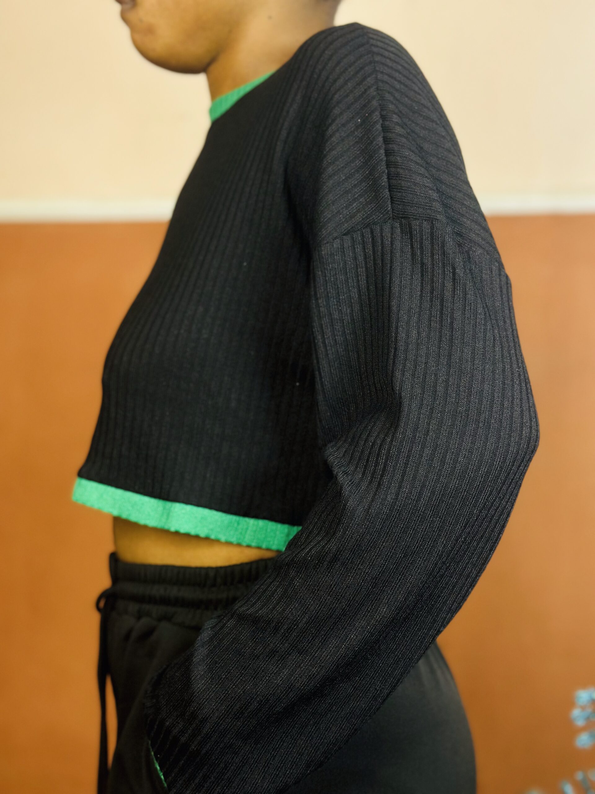 36 Black Cropped Long sleeve Top 3k