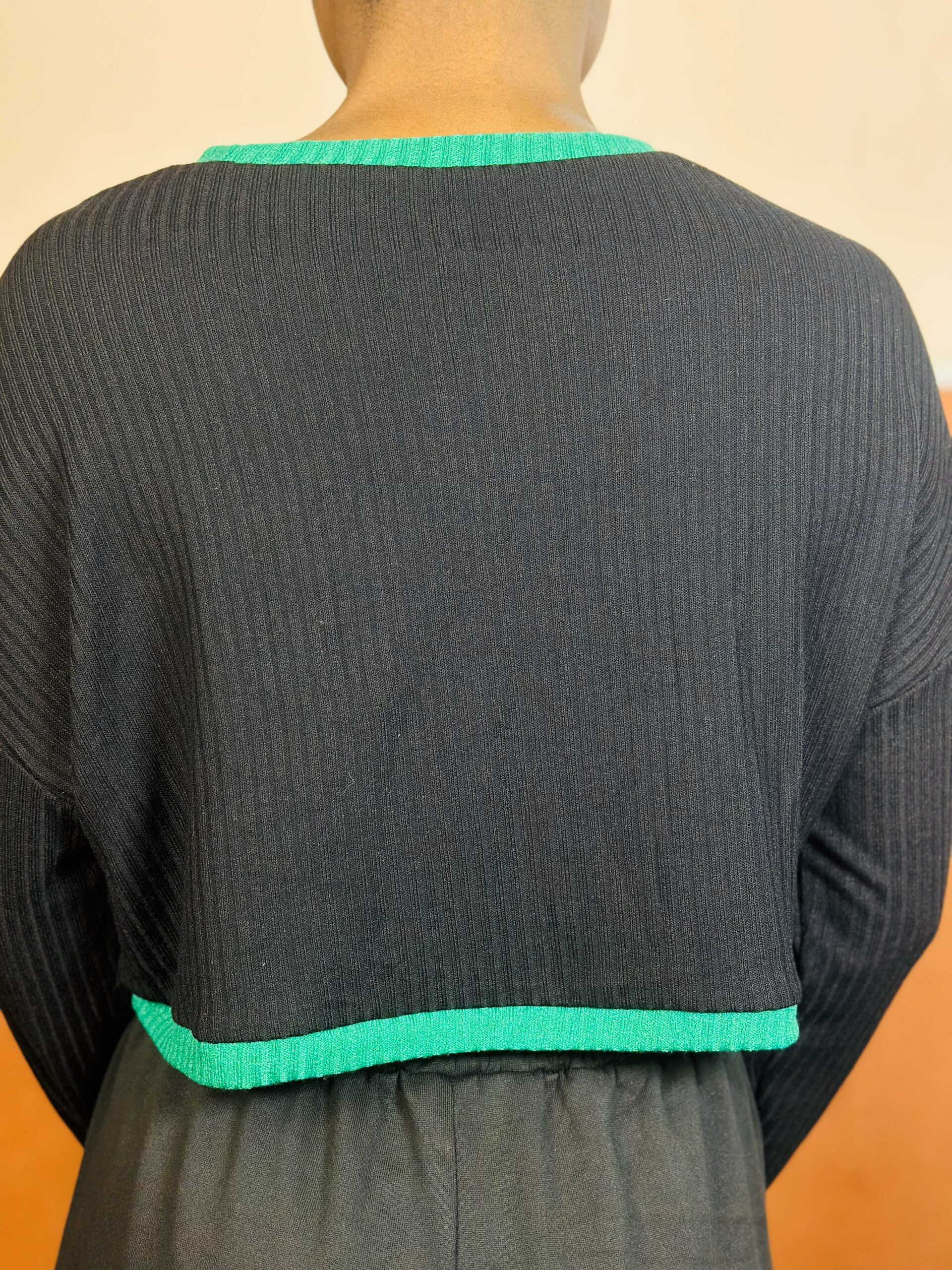 36 Black Cropped Long sleeve Top