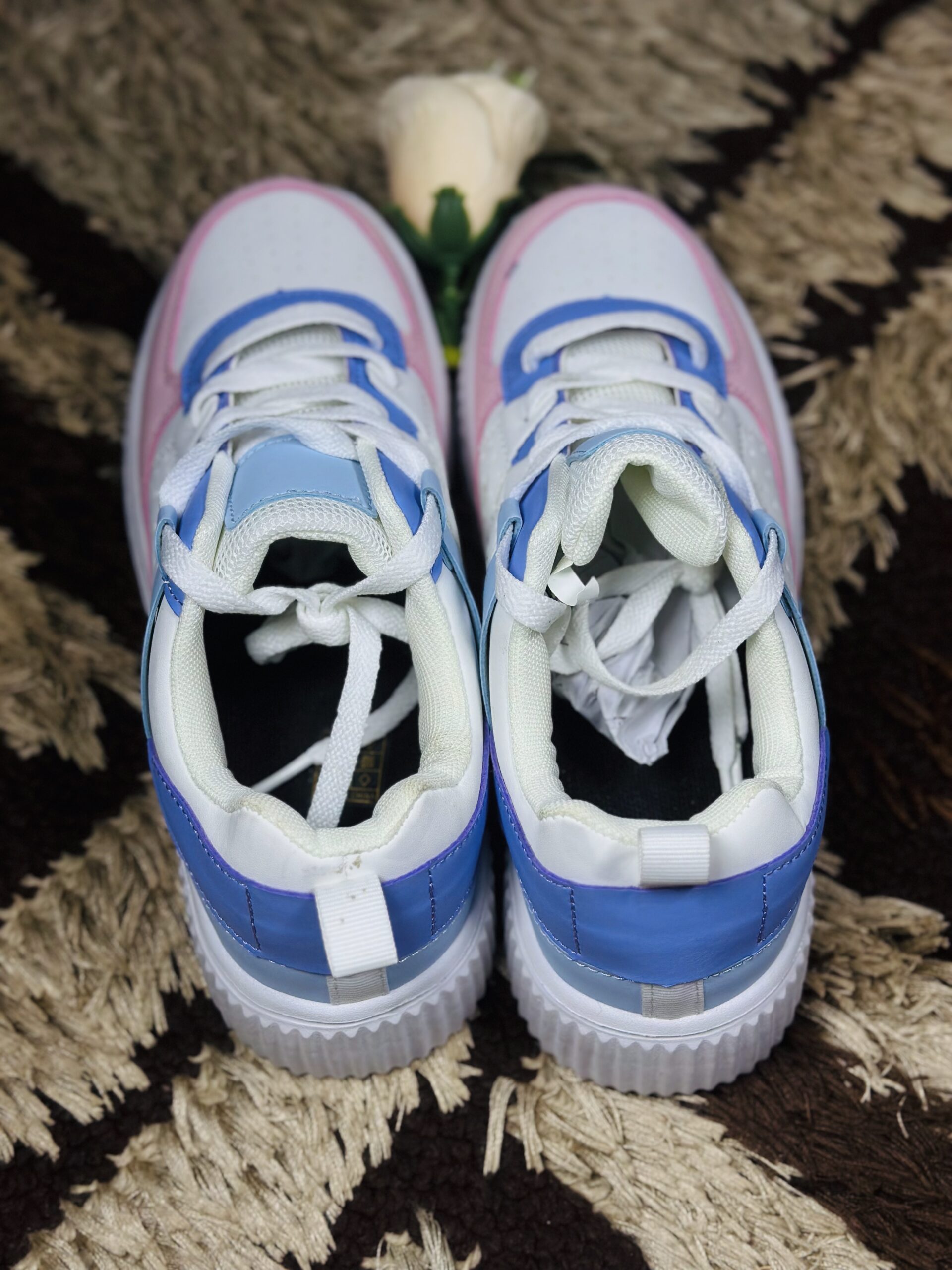 39 Preepy Style Solid Colour Casual Sneakers