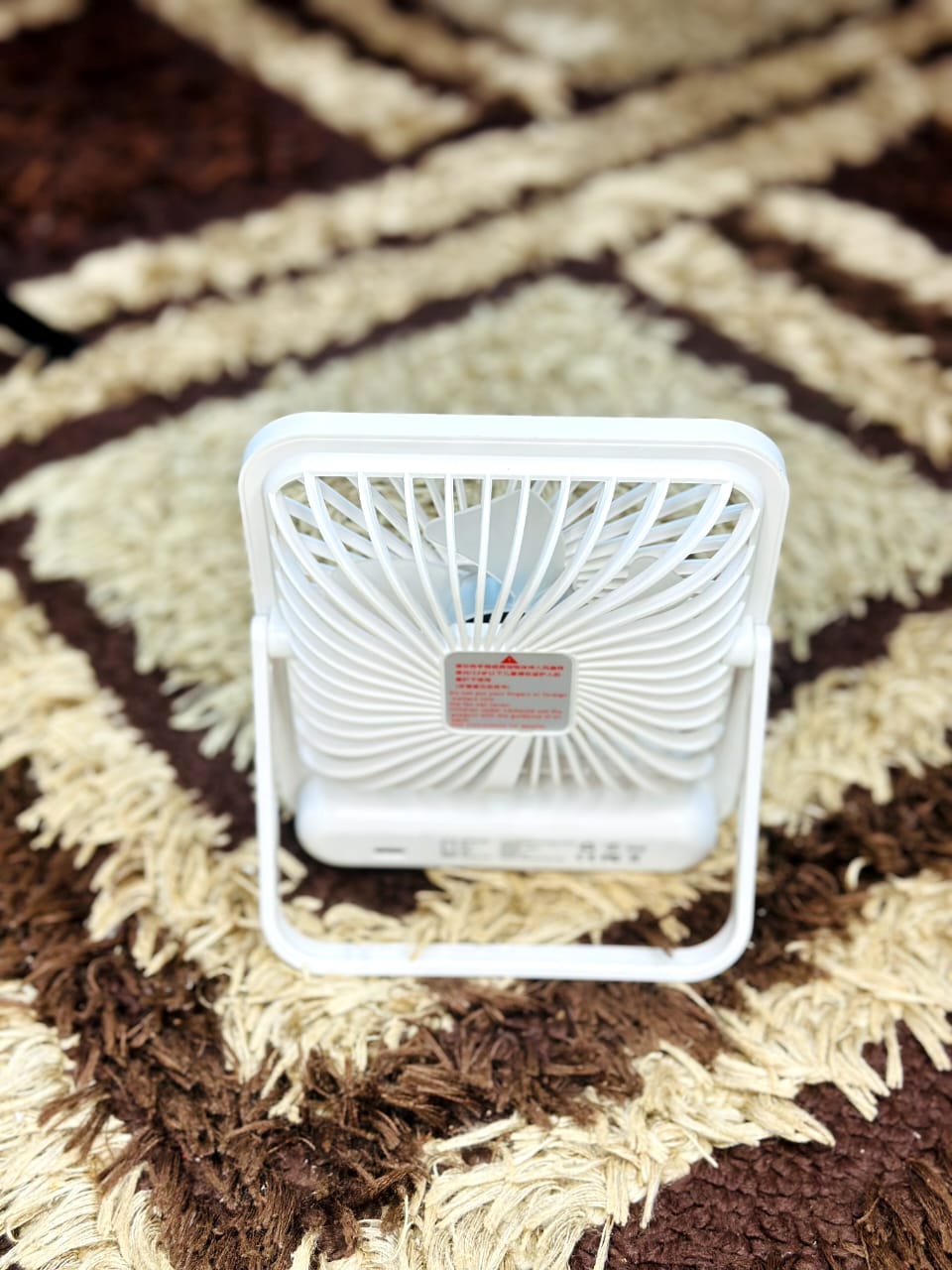 Compact portable desk fan