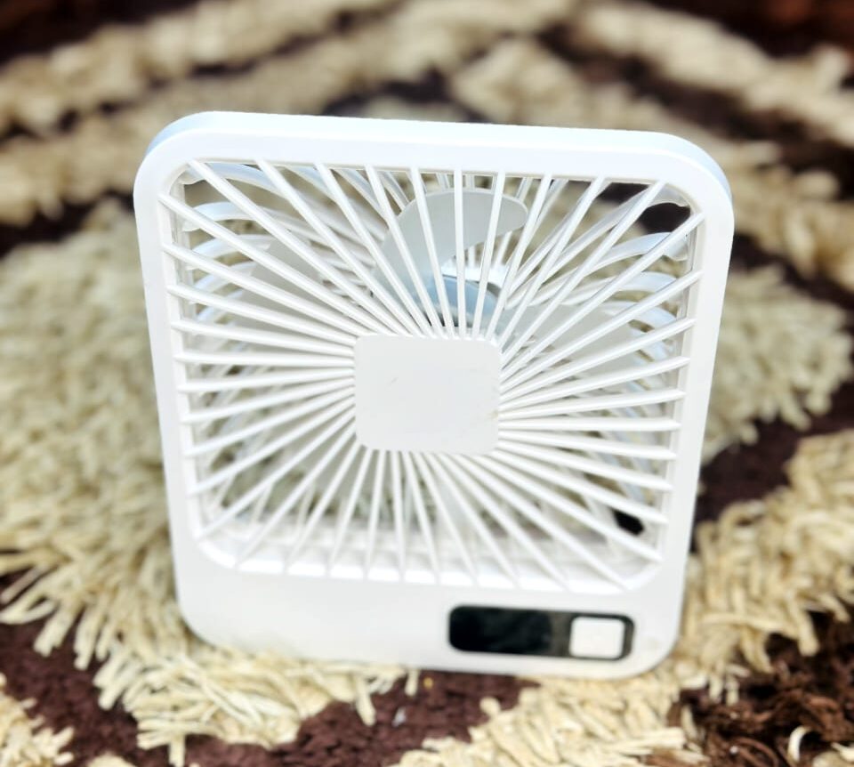 Compact portable desk fan