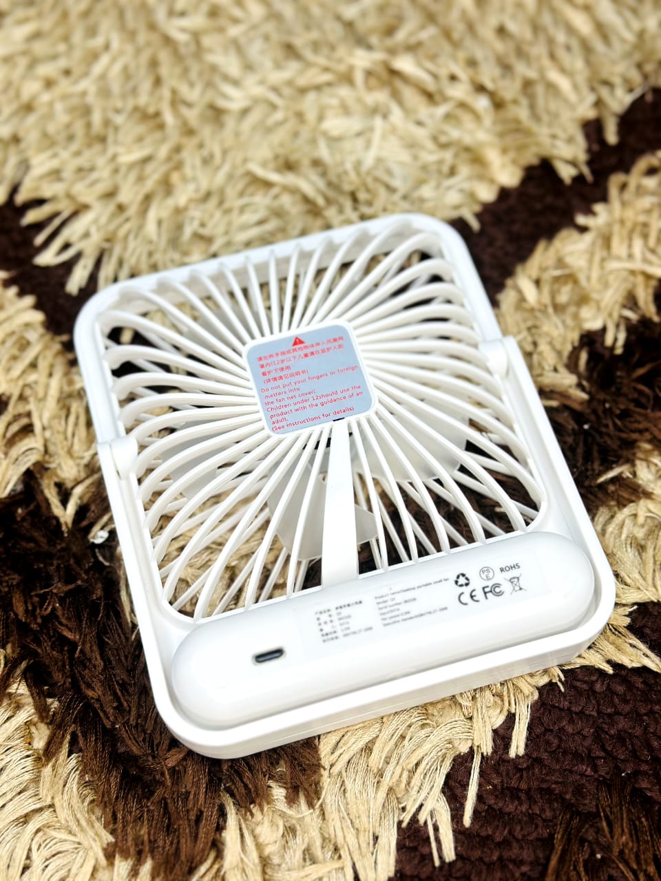 Compact portable desk fan