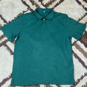Men textured green knit polo shirt