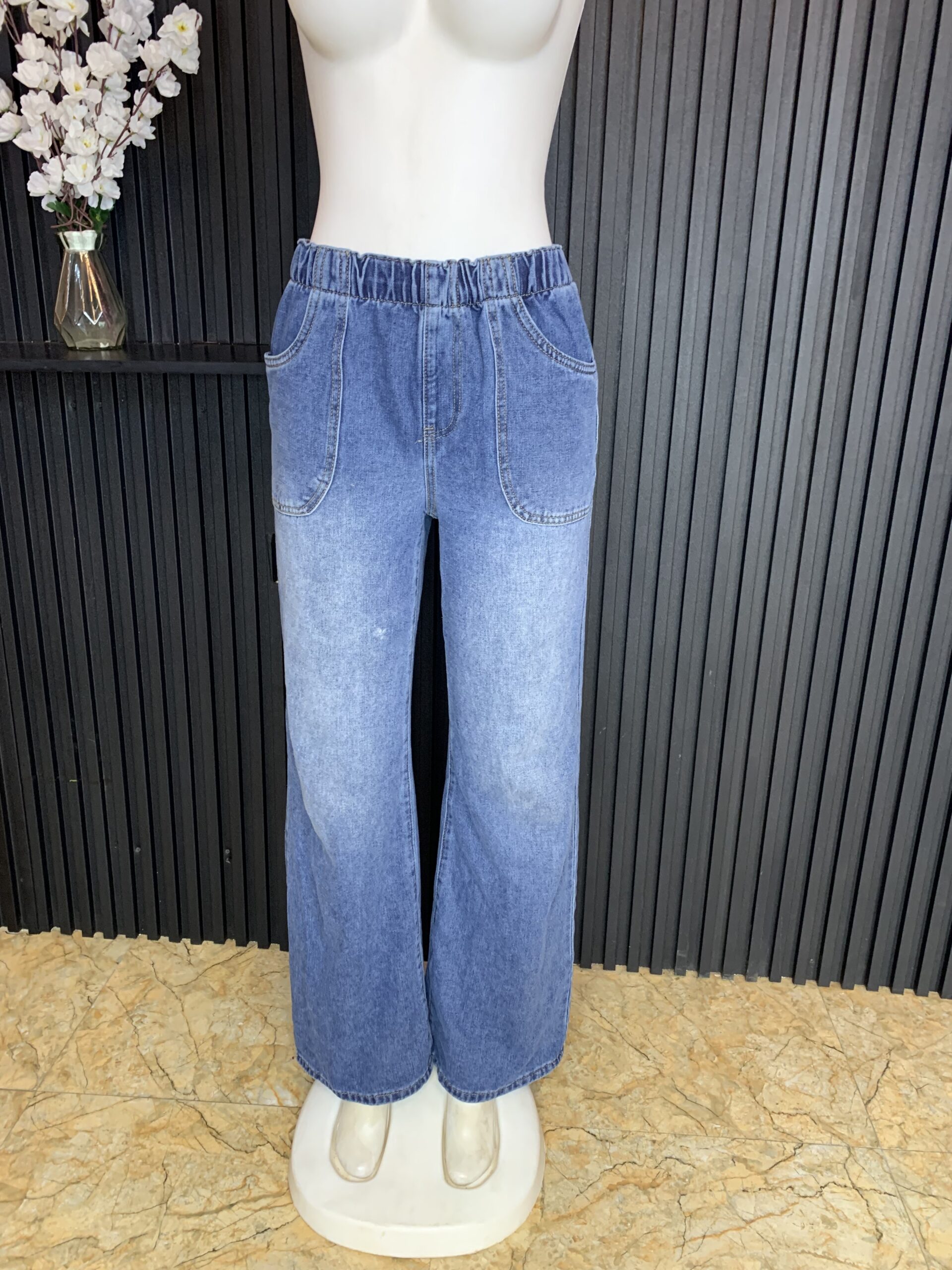 Women’s Elastic Waist Wide-Leg Jeans – Comfortable Casual Denim Pants 1 Women’s Elastic Waist Wide-Leg Jeans – Comfortable Casual Denim Pants