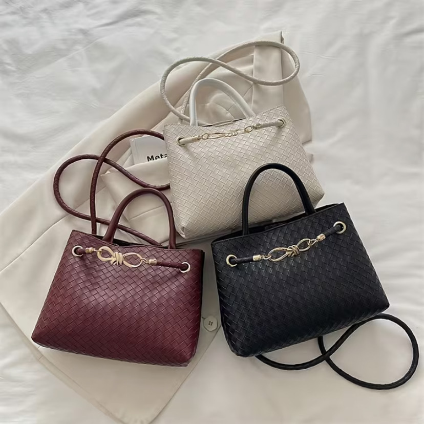 Elegant Woven Handbag 1 Elegant Woven Handbag