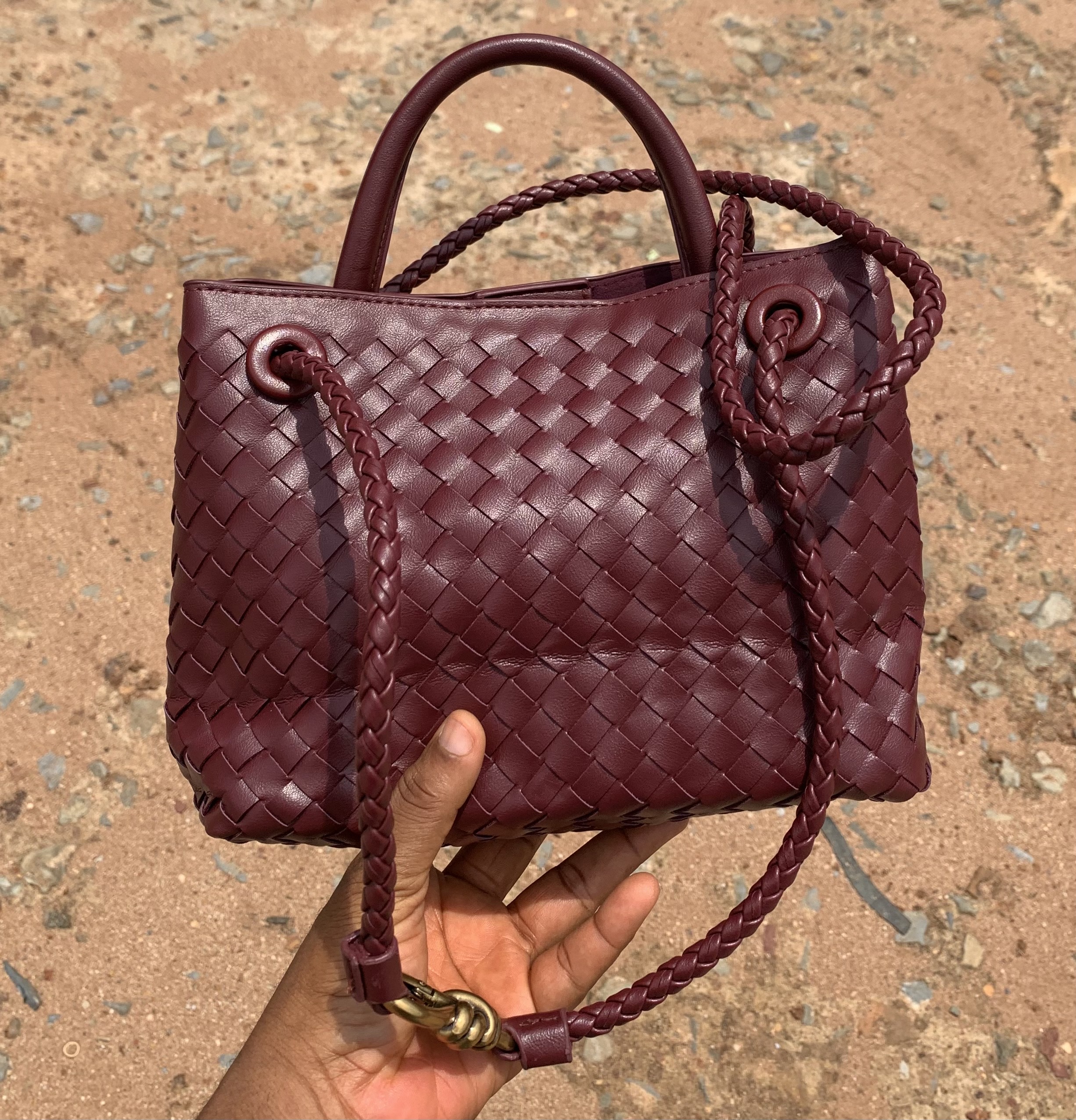 Elegant Woven Handbag 3 Elegant Woven Handbag - Image 3