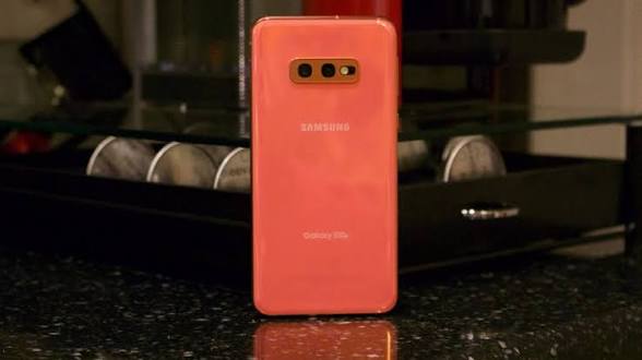 UK Used Samsung Galaxy S10e 128GB – 4GB/6GB RAM, Compact AMOLED Phone 3 UK Used Samsung Galaxy S10e 128GB – 4GB/6GB RAM, Compact AMOLED Phone - Image 3