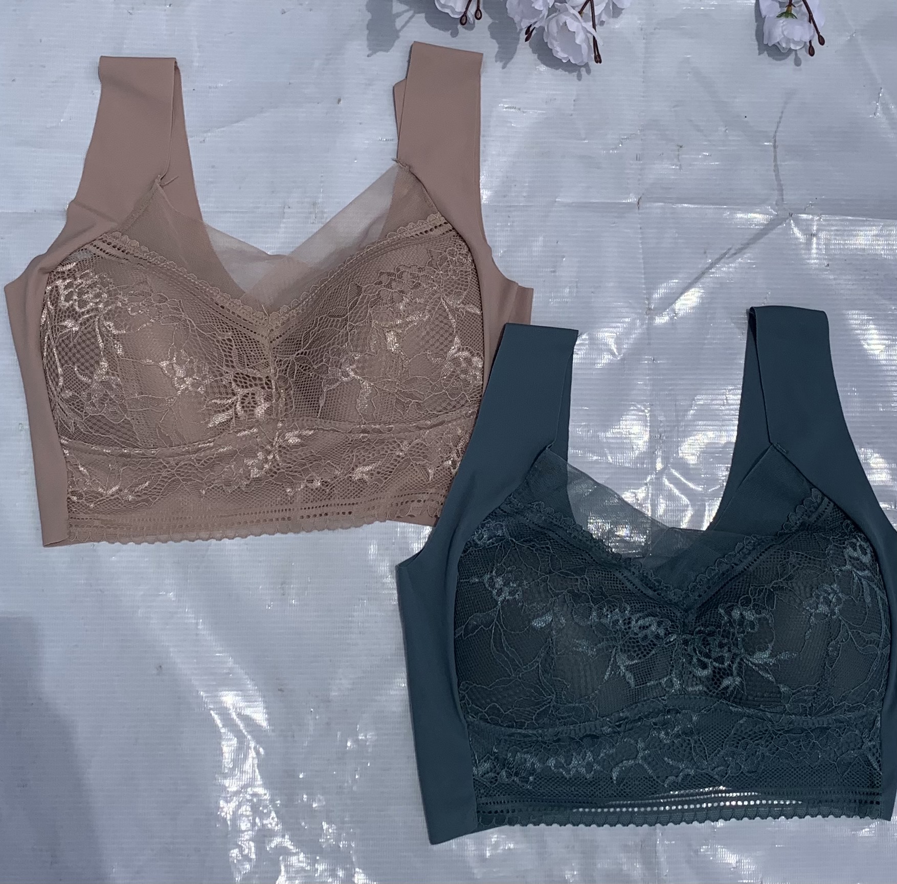 Women’s Seamless Lace Bra Set Comfortable Wireless Support Bras 5 Pcs 2 Women’s Seamless Lace Bra Set Comfortable Wireless Support Bras 5 Pcs - Image 2