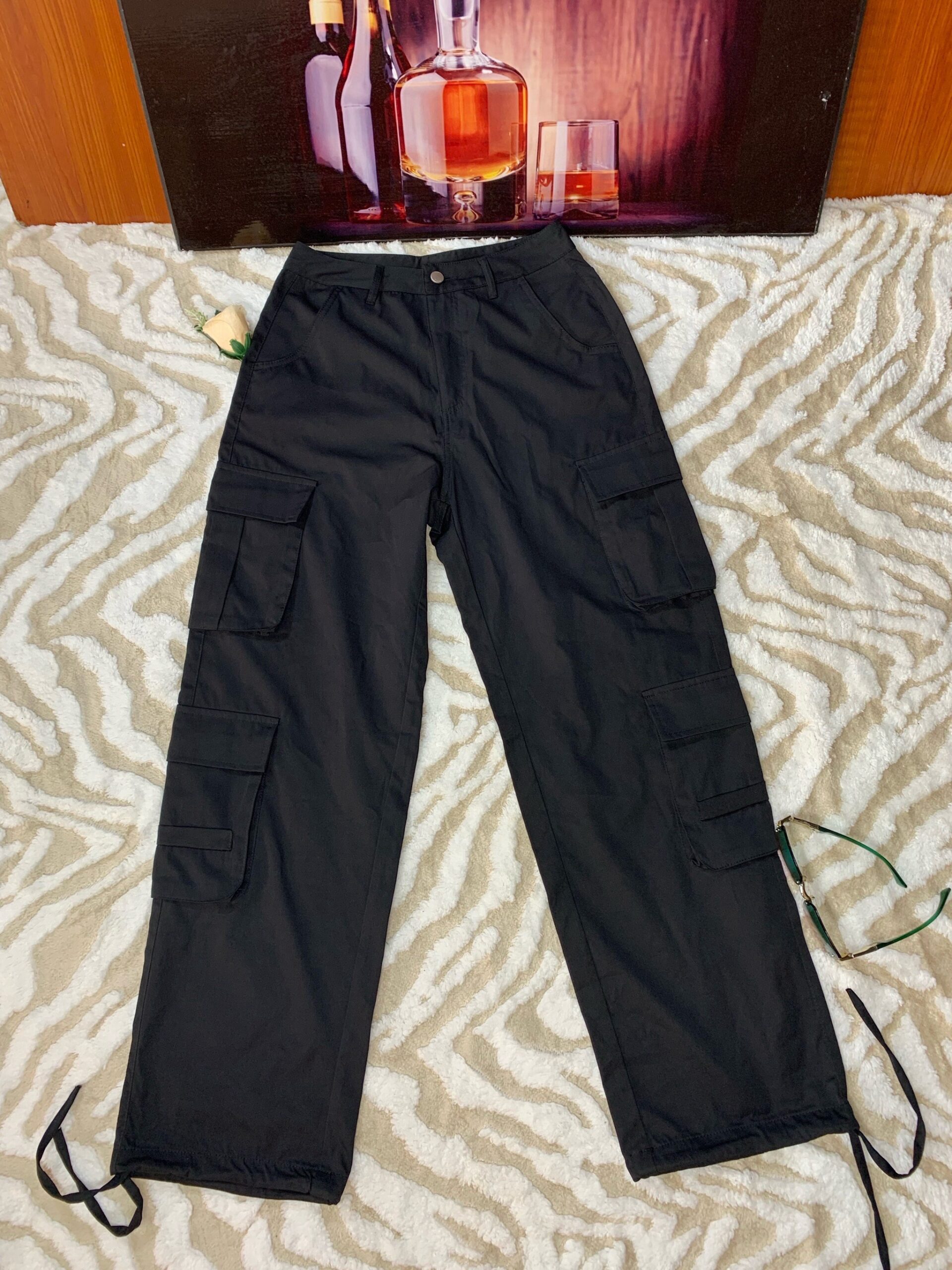 UrbanEase Women’s Black Cargo Wide Leg Pants – Relaxed Streetwear Trousers Nigeria 4 UrbanEase Women’s Black Cargo Wide Leg Pants – Relaxed Streetwear Trousers Nigeria - Image 4
