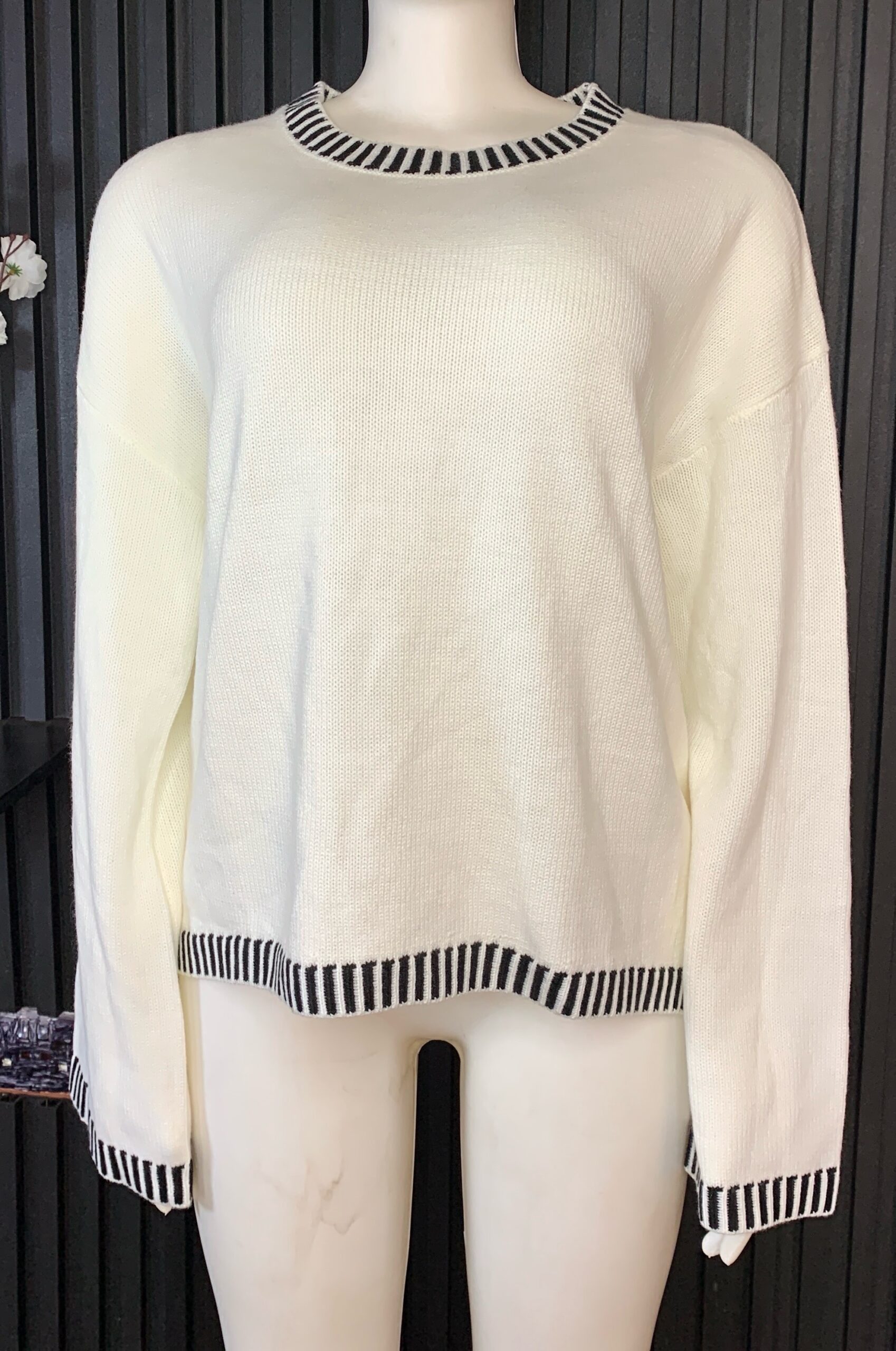 SnowLuxe Women’s Knit Sweater – White Long Sleeve Casual Knitwear Nigeria 2 SnowLuxe Women’s Knit Sweater – White Long Sleeve Casual Knitwear Nigeria - Image 2