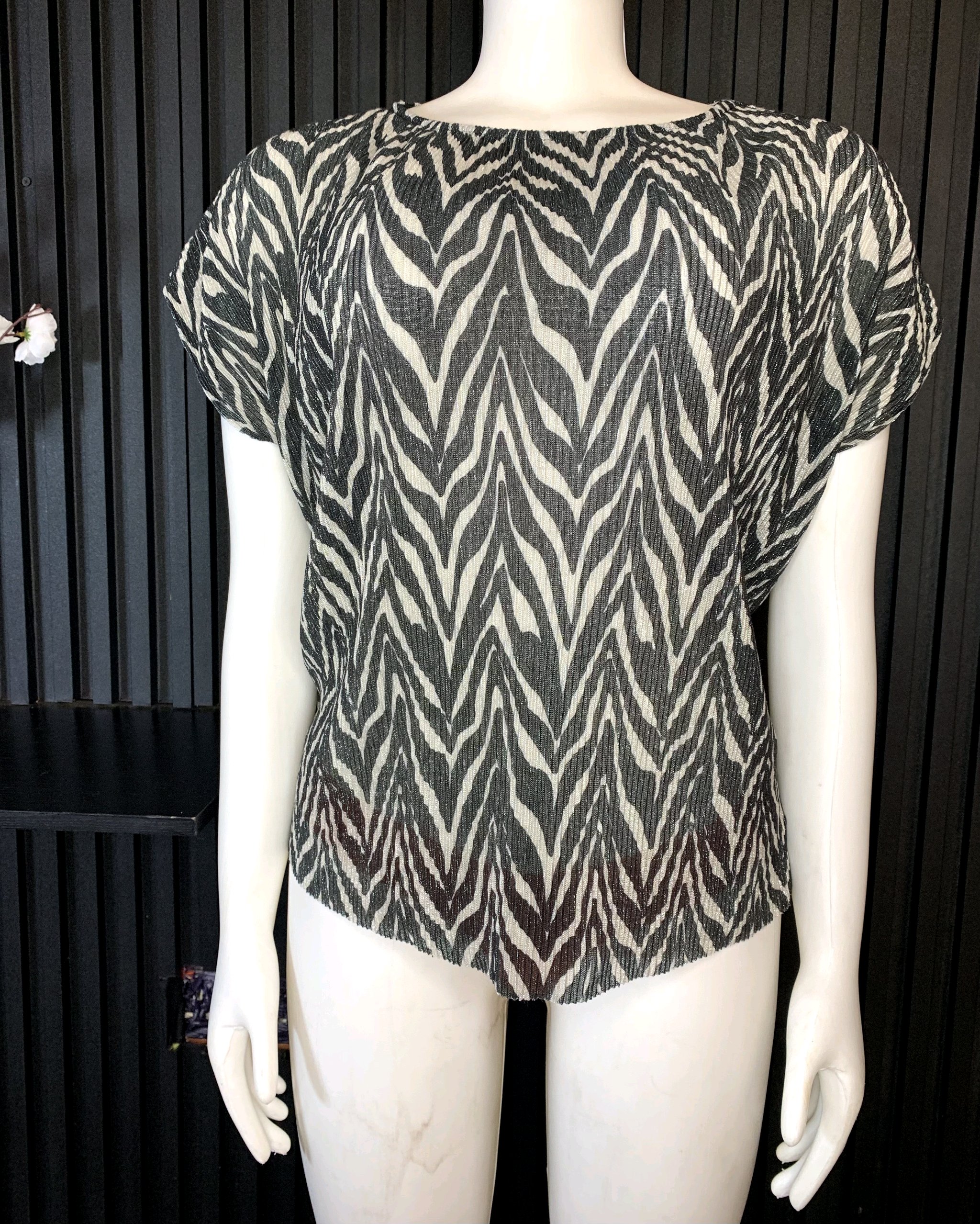 WildCharm Zebra Print Casual Top – Premium Women’s Statement Fashion Blouse 2 WildCharm Zebra Print Casual Top – Premium Women’s Statement Fashion Blouse - Image 2