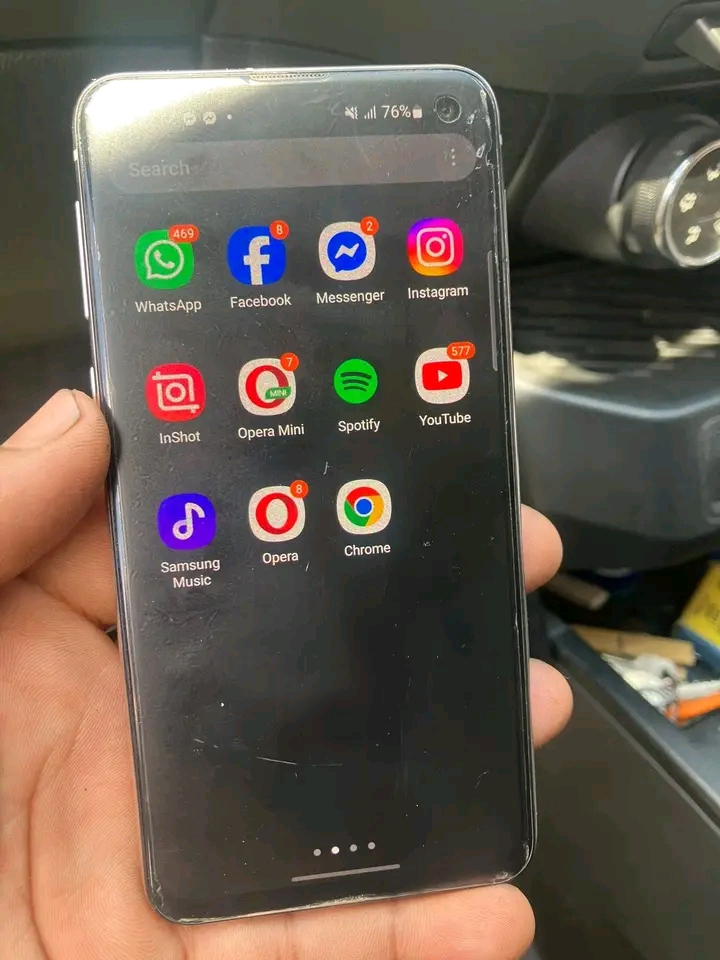 Samsung Galaxy S10e 3 Samsung Galaxy S10e - Image 3
