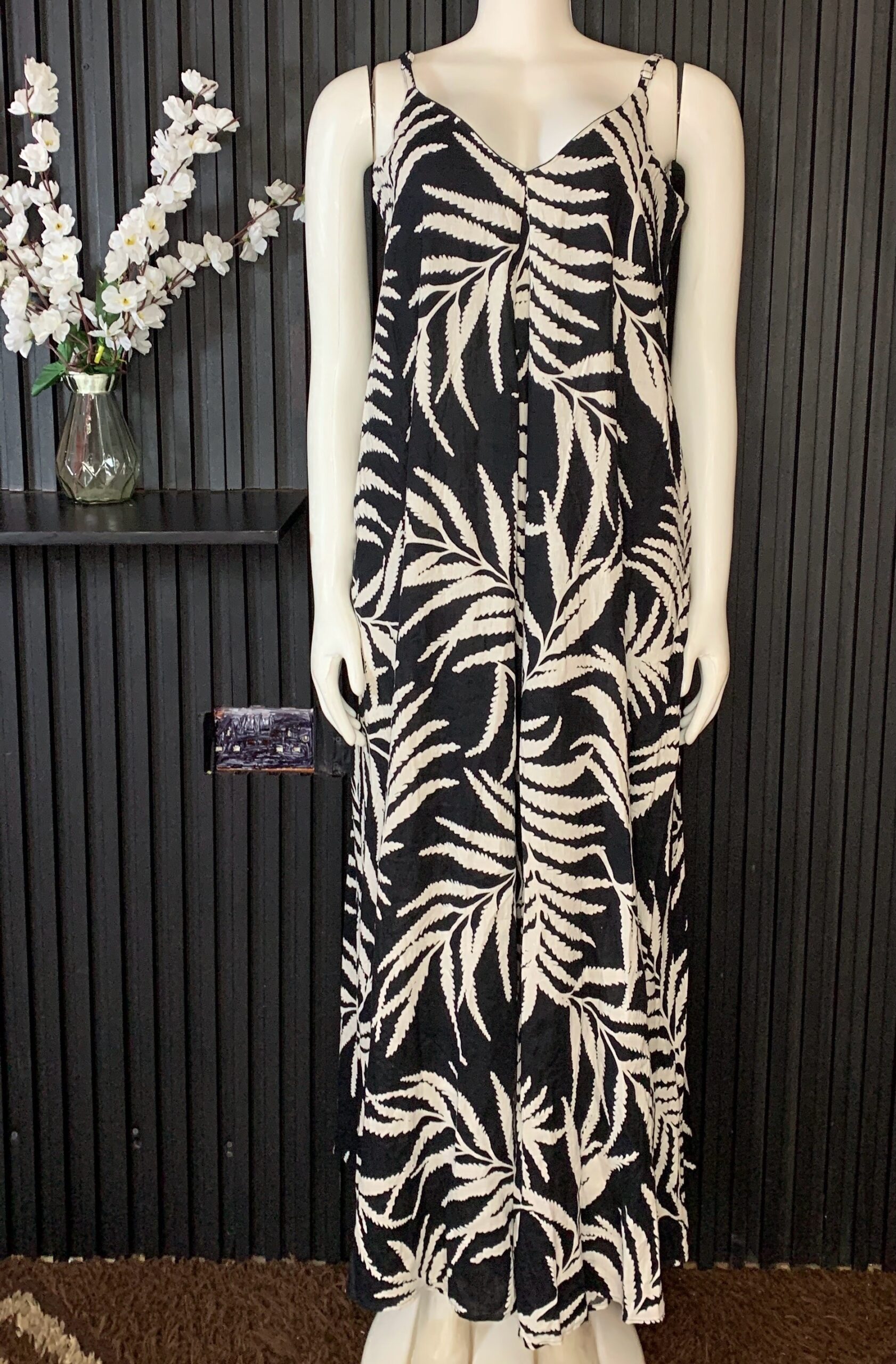 Luxury Tropical Print Maxi Sundress – Premium Women's Black & White Summer Gown 4 Luxury Tropical Print Maxi Sundress – Premium Women's Black & White Summer Gown - Image 4