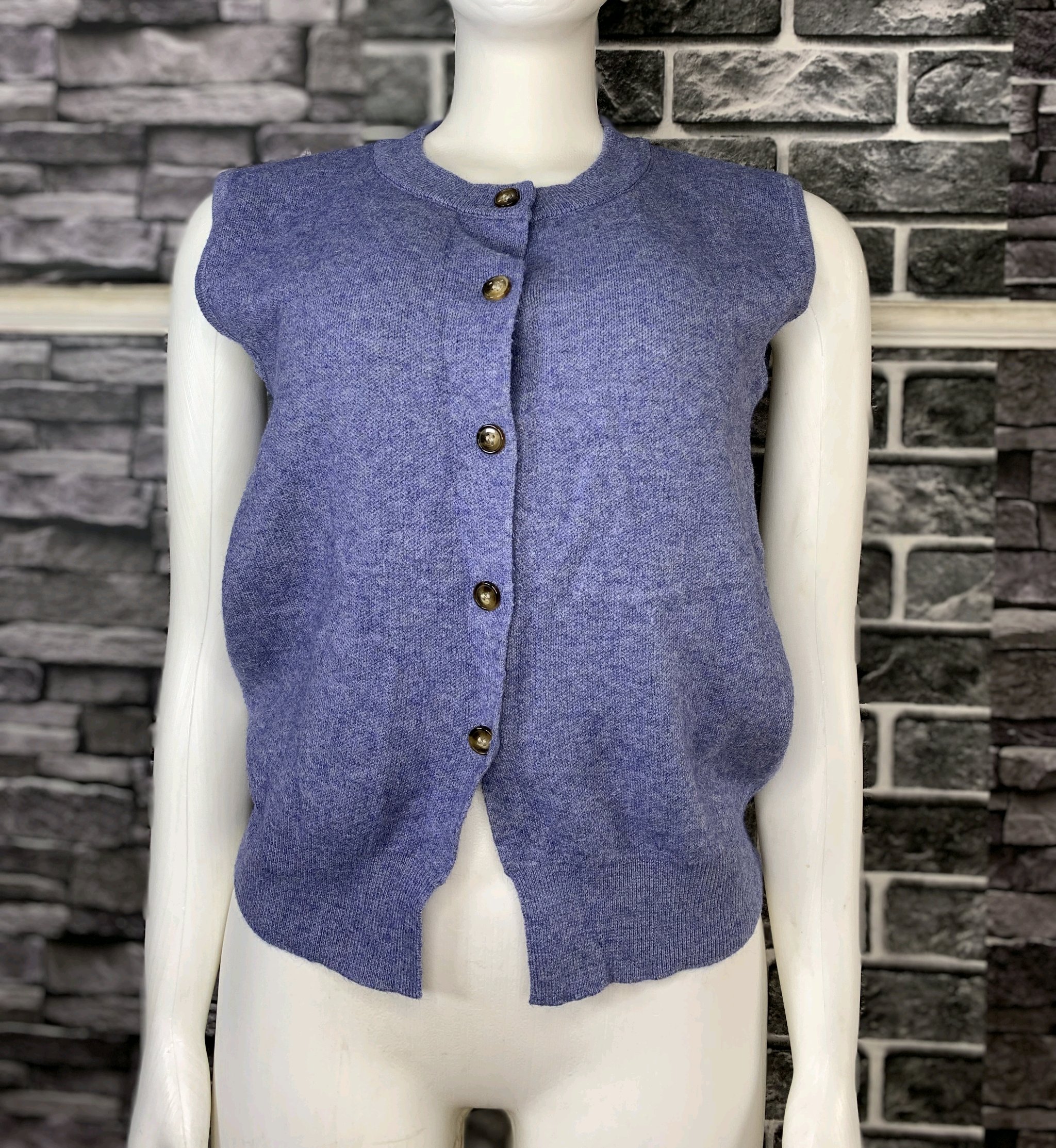 Women's Sleeveless Knit Cardigan Vest 2 Women's Sleeveless Knit Cardigan Vest - Image 2