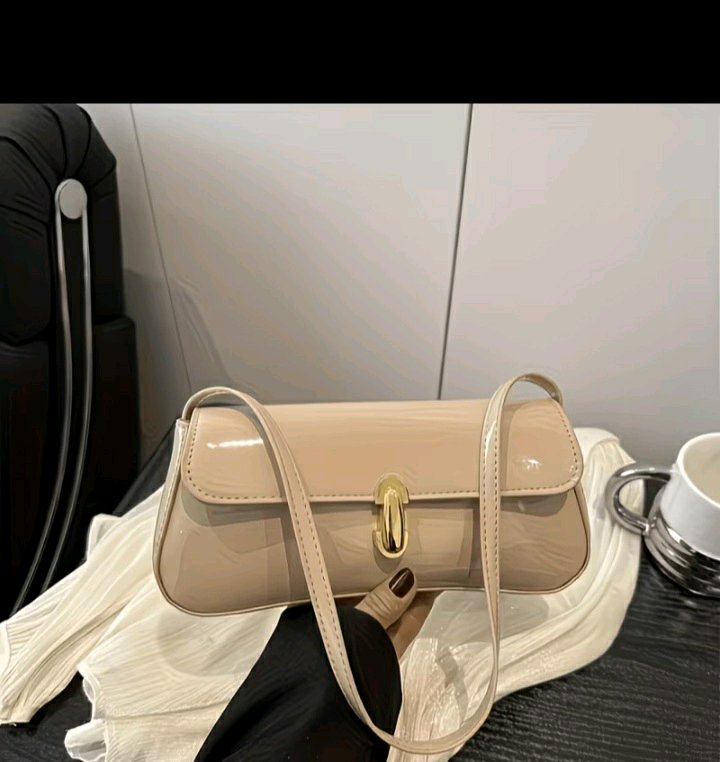 Quality Women Handbag With Rotating Lock And Removable Strap 1 Quality Women Handbag With Rotating Lock And Removable Strap