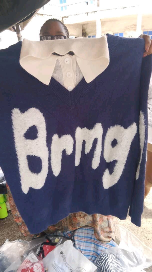 Brmg V-Sweater 1 Brmg V-Sweater