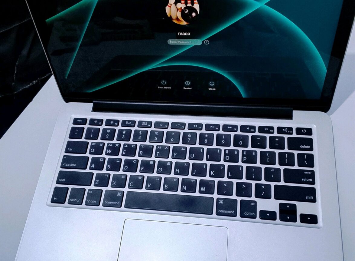 MacBook Pro ( Early 2015 )Foreign used