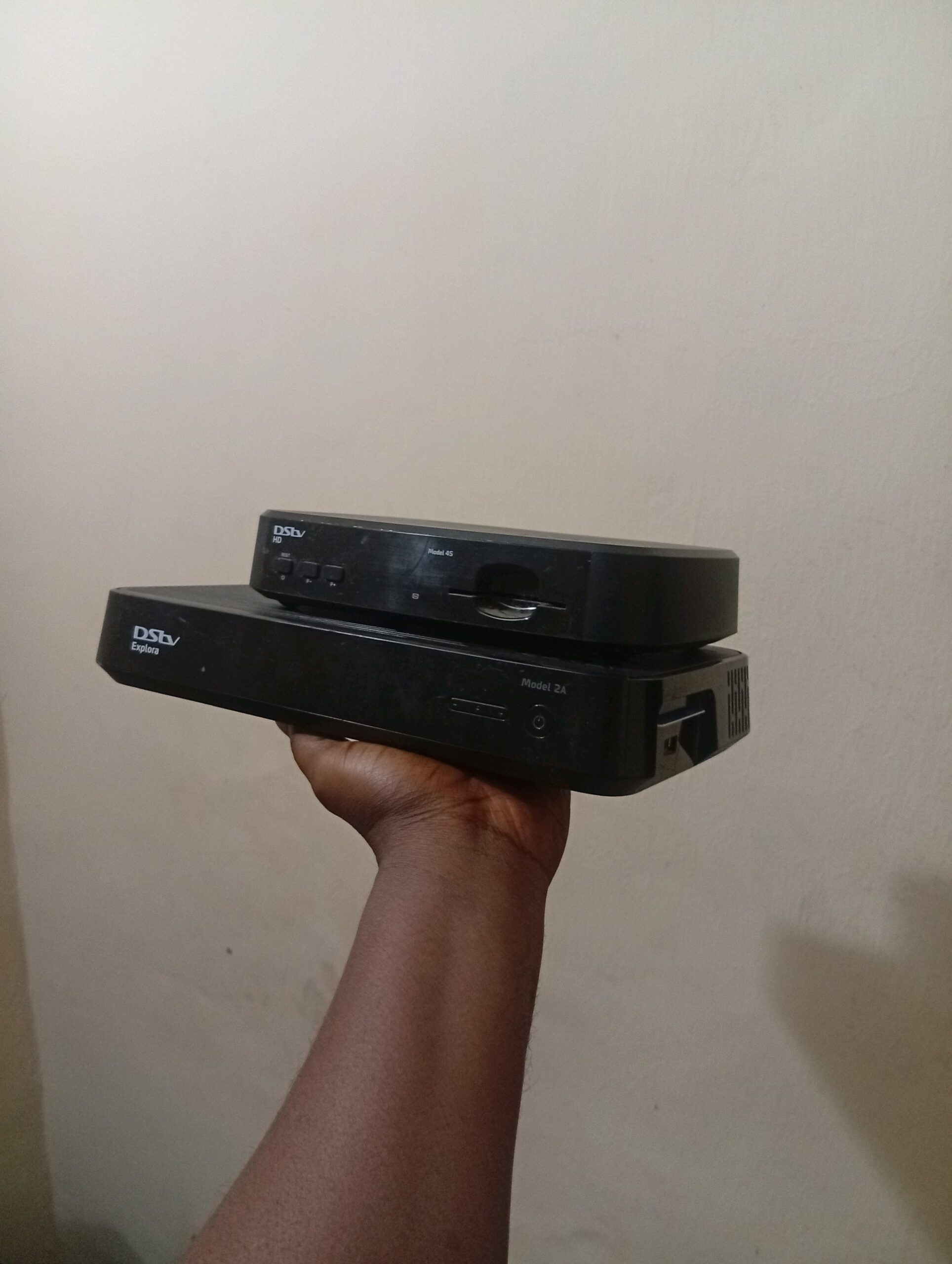 DSTV EXPLORER 1 DSTV EXPLORER