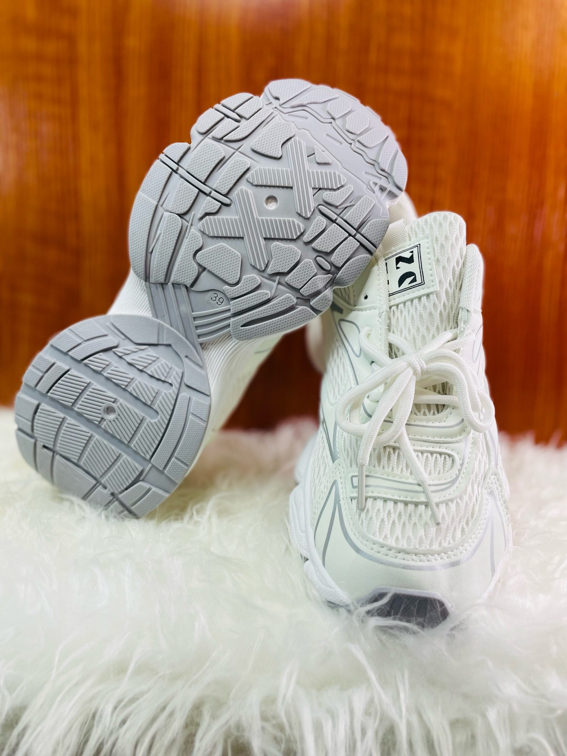 White Caual Sneakers 4 White Caual Sneakers - Image 4