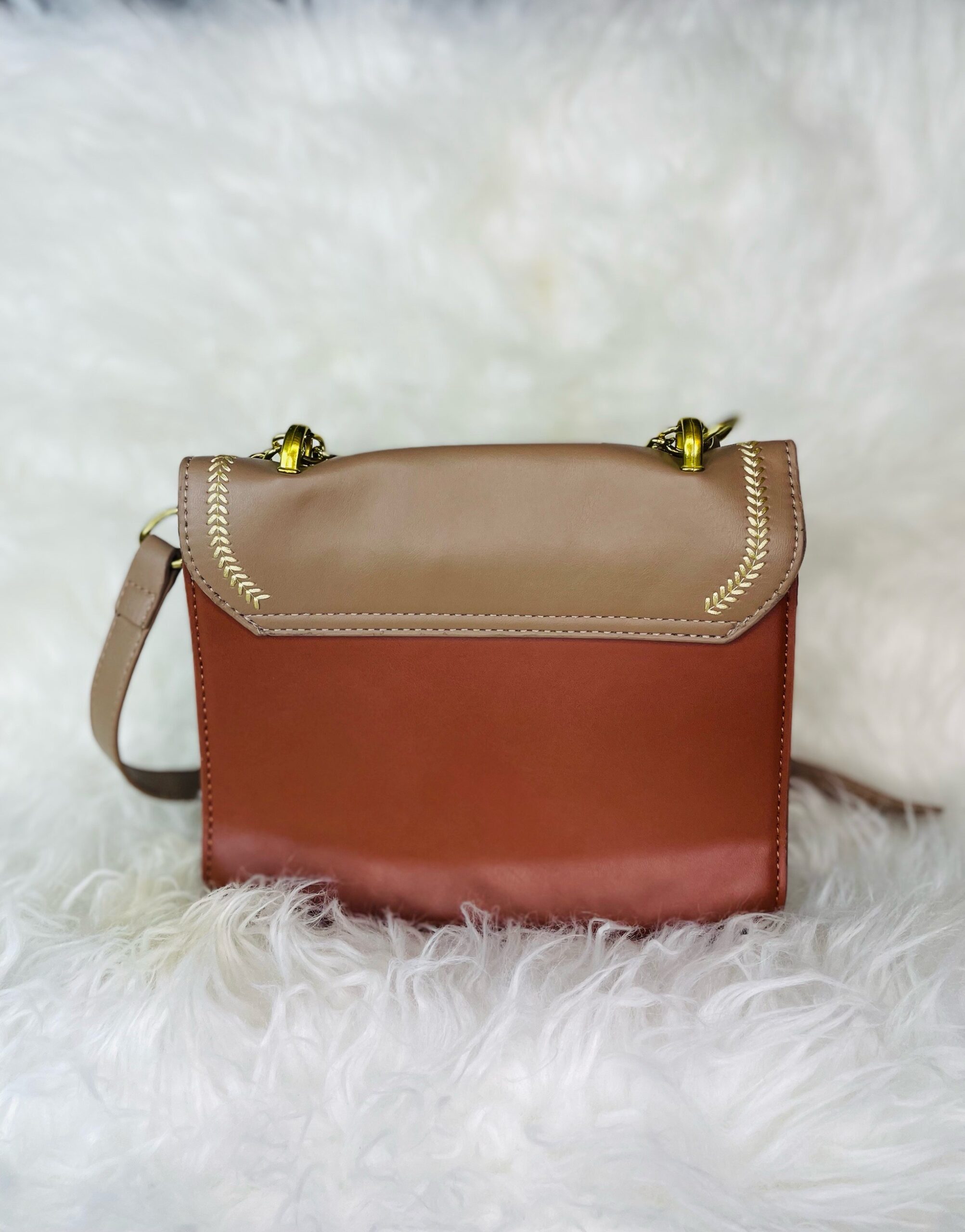 Chain Elegant Handbag 4 Chain Elegant Handbag - Image 4