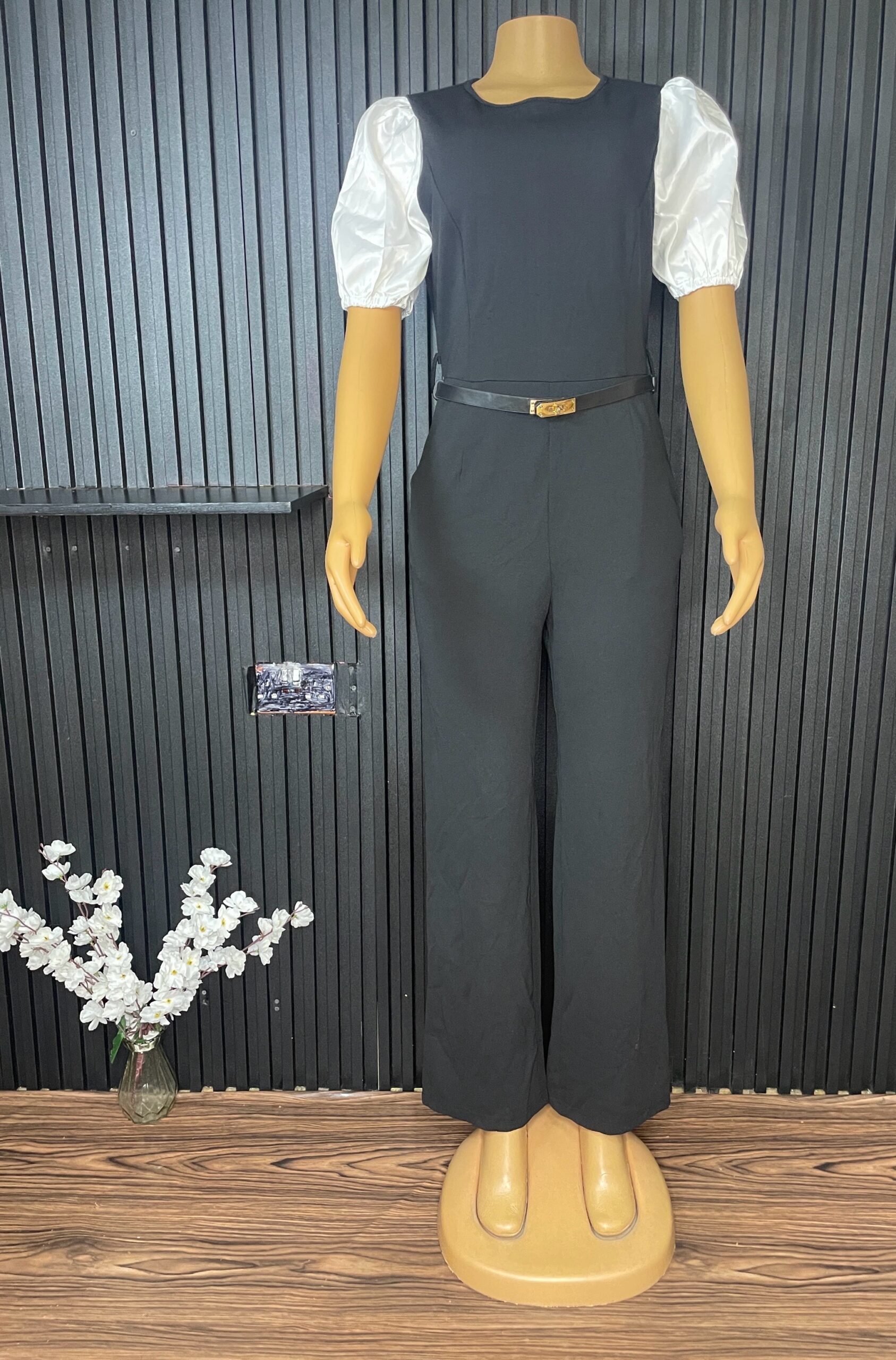 Stylish Black Puff-Sleeve Jumpsuit 2 Stylish Black Puff-Sleeve Jumpsuit - Image 2