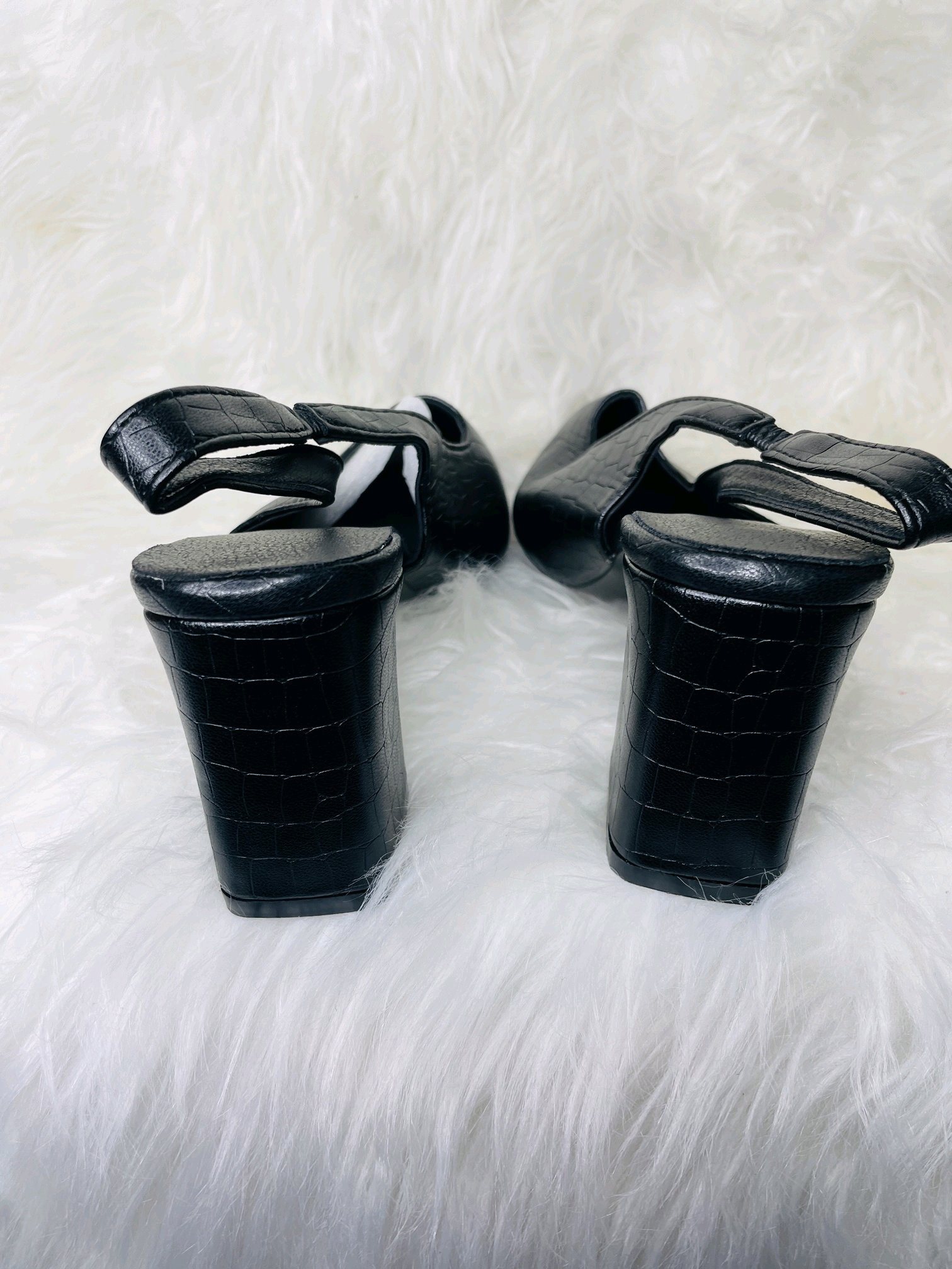 Black Pointed Toe Flat Shoe 5 Black Pointed Toe Flat Shoe - Image 5