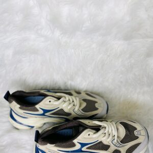 Super lightweight Sneakers