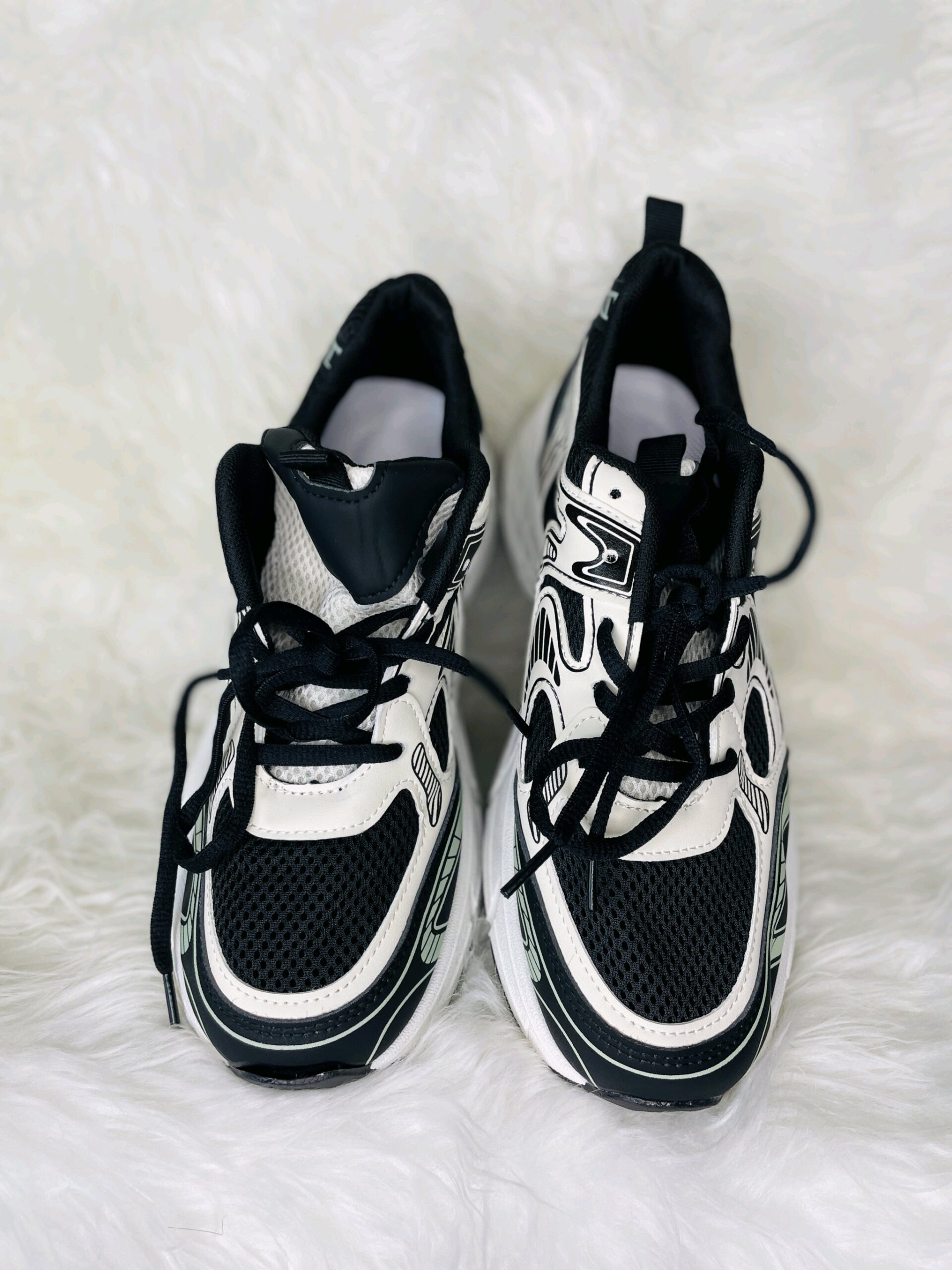 Black Sneakers 1 Black Sneakers